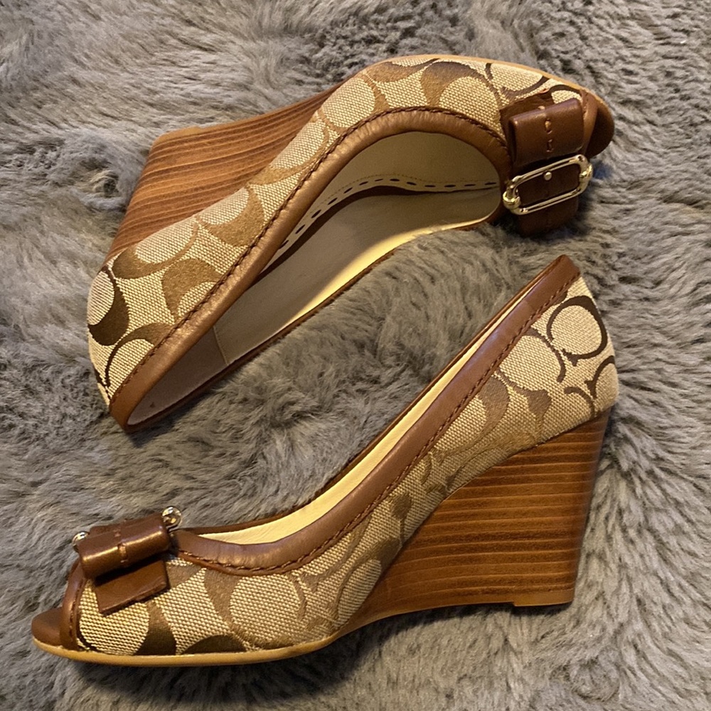 New Coach khaki signature Andi wedges size 5 - Picture 6 of 7